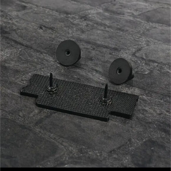 STRANGER things alloy pin brooche - Picture 3 of 4